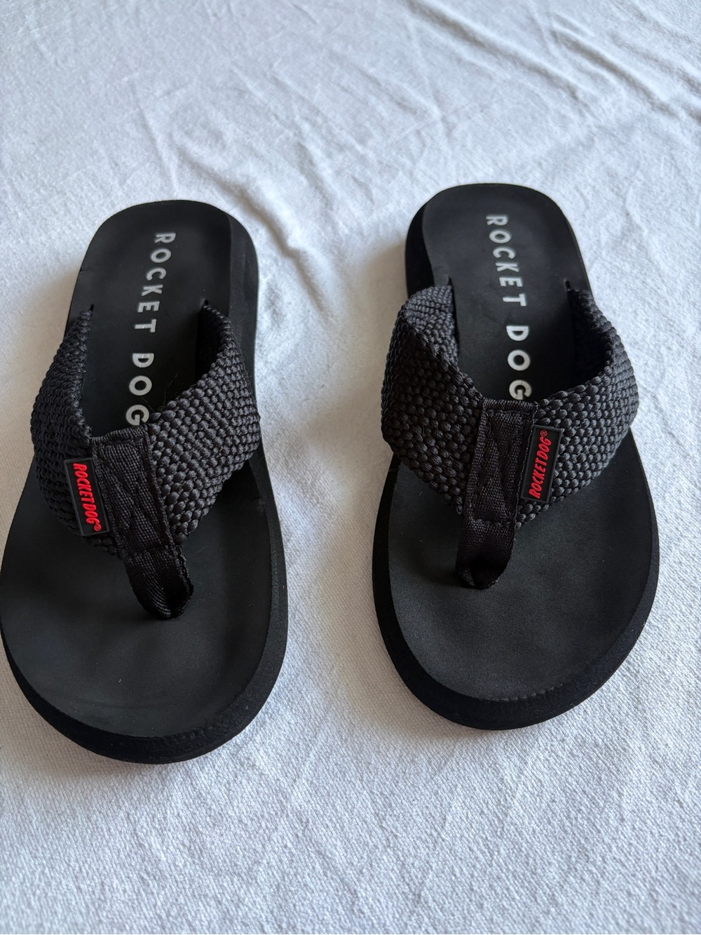 Rocket dog black flip flops size 7 foams shoes